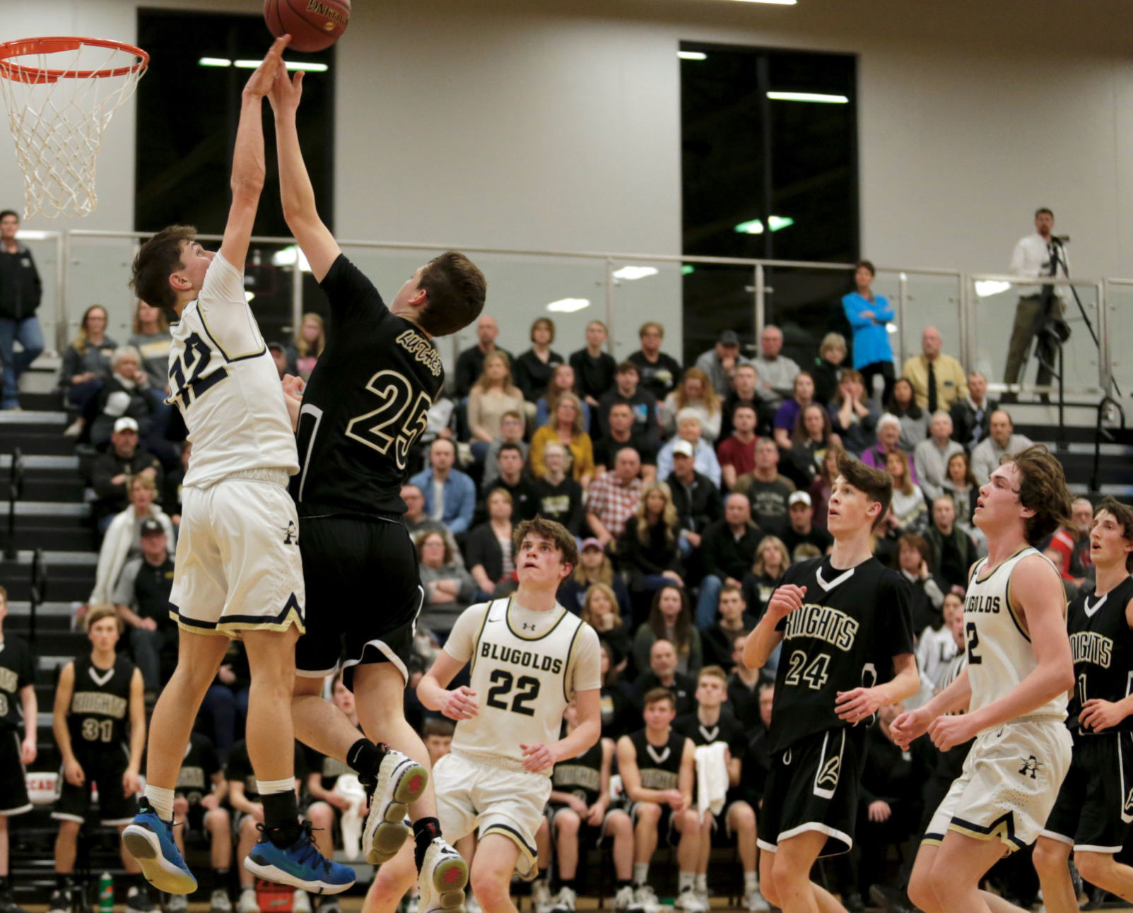 Onalaska Luther vs. La Crosse Aquinas